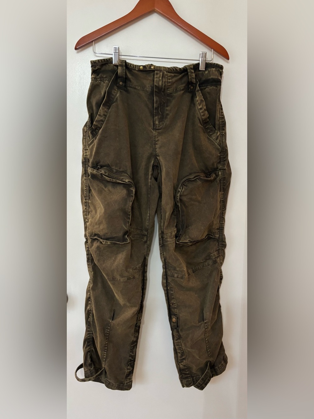 We The Free Women Can't Compare Slouch Dusty Olive Cargo Pant Size Medium